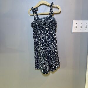 Old navy floral dress 5T 👗
Elastic top - cotton/ viscose